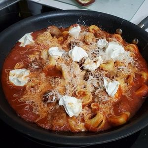 Meet your Posher, Lara